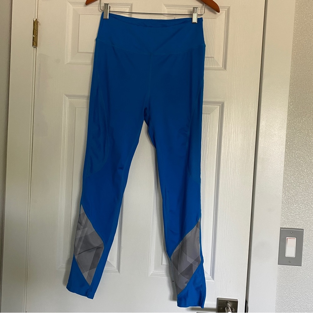 Orangetheory leggings women’s size M great condition blue multicolored